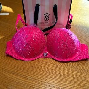 NWT Victoria’s Secret Pink Bombshell Push Up Bra Sz 36B
